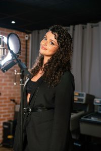 Nour - ©️ Elsa Goudenège | Chanteuse pour le spectacle Balavoine Ma Bataille, l'hommage autentique